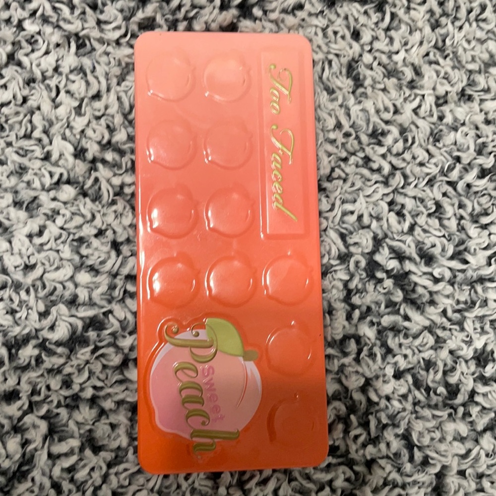 Too faced sweet peach palette